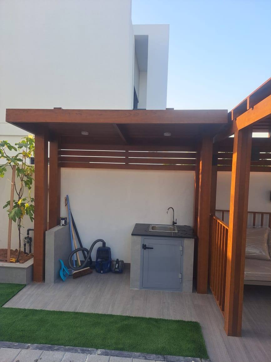 Outdoor utility & wash counter — Town Square townhouse